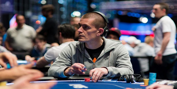 Pokerprofi Gus Hansen in Aktion